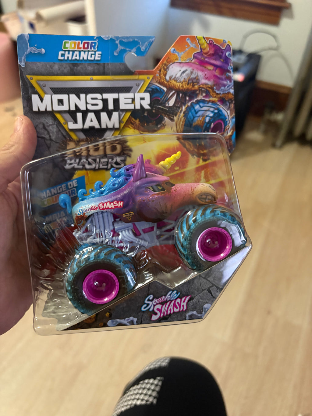 Monster Jam Color Change Sparkle Smash Unicorn Truck 1:64 Die-Cast Blasters New
