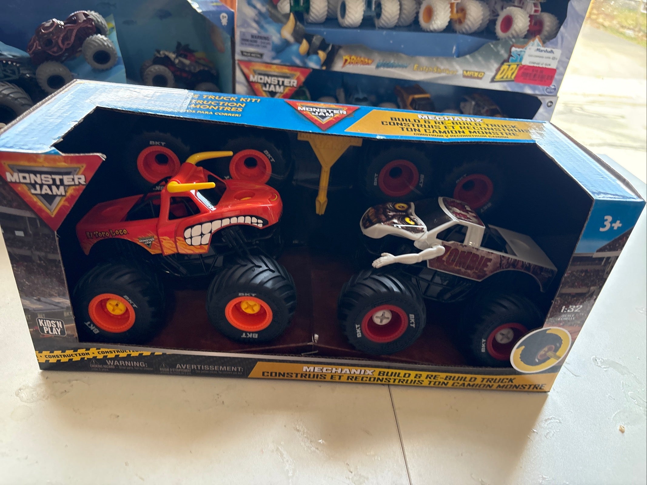 El Toro Loco + Zombie (Mechanix Set)
Monster Jam Mechanix Build & Rebuild Truck El Toro Loco Zombie 1:32 Construction Set Ne