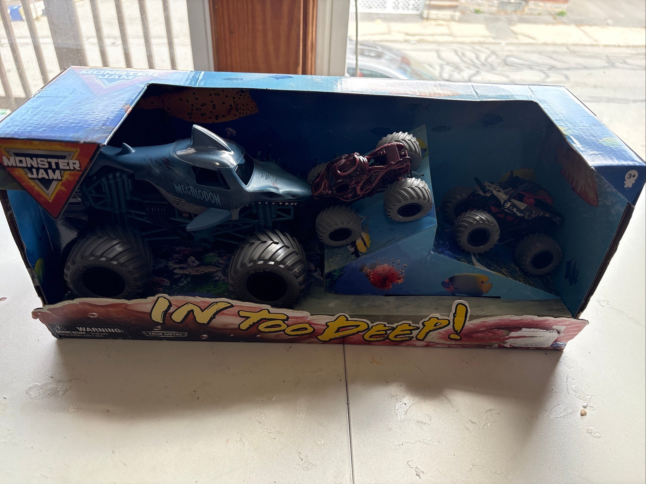 Monster Jam Megalodon “Into Deep” Playset Shark Truck + 2 Mini Trucks True Metal New