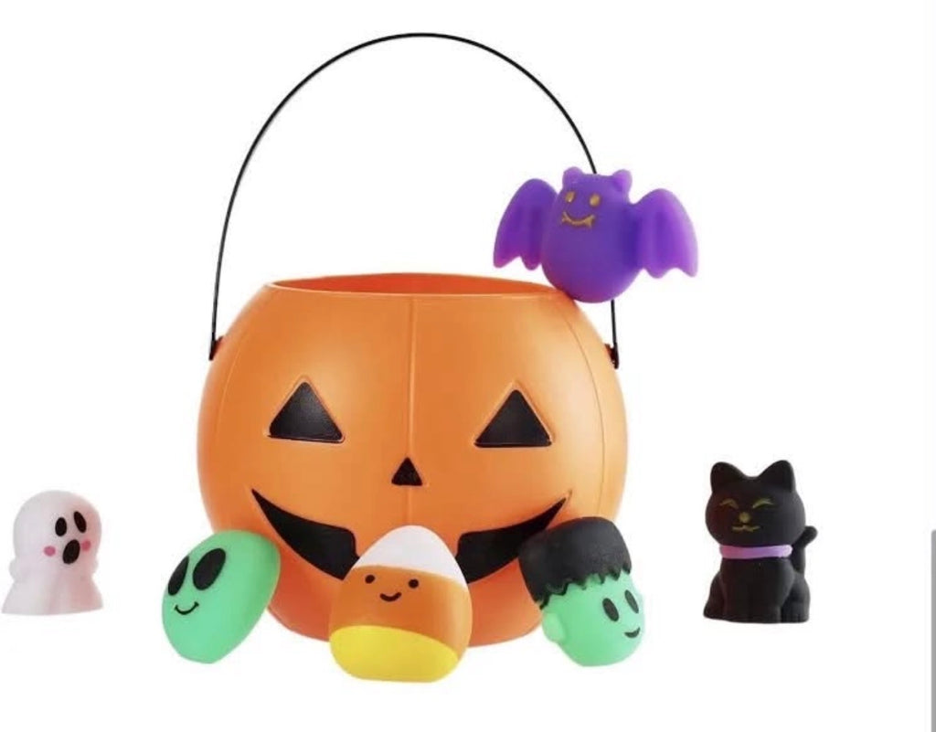 Pumpkin Filled with 18 Halloween Squishies 3+
